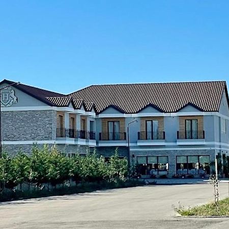 House Of Horses Shtepia E Kuajve Hotel Korce Exterior foto