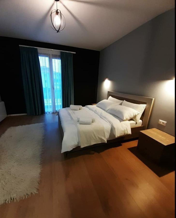 House Of Horses Shtepia E Kuajve Hotel Korce Exterior foto