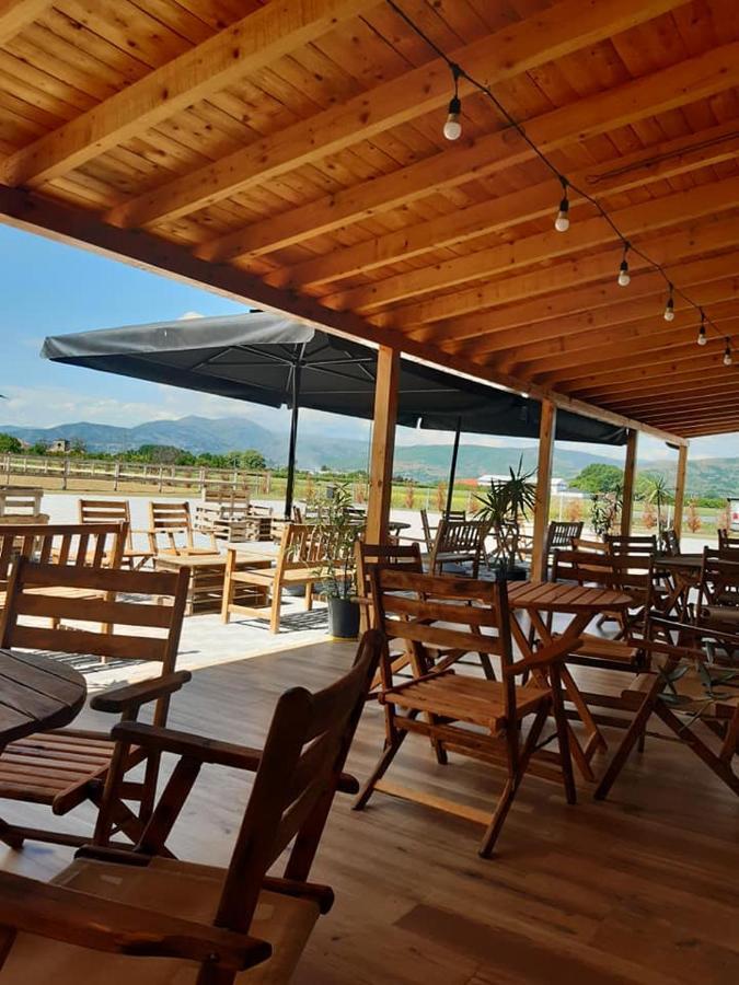 House Of Horses Shtepia E Kuajve Hotel Korce Exterior foto