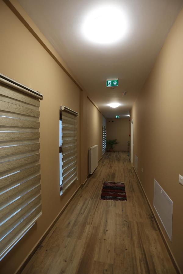 House Of Horses Shtepia E Kuajve Hotel Korce Exterior foto