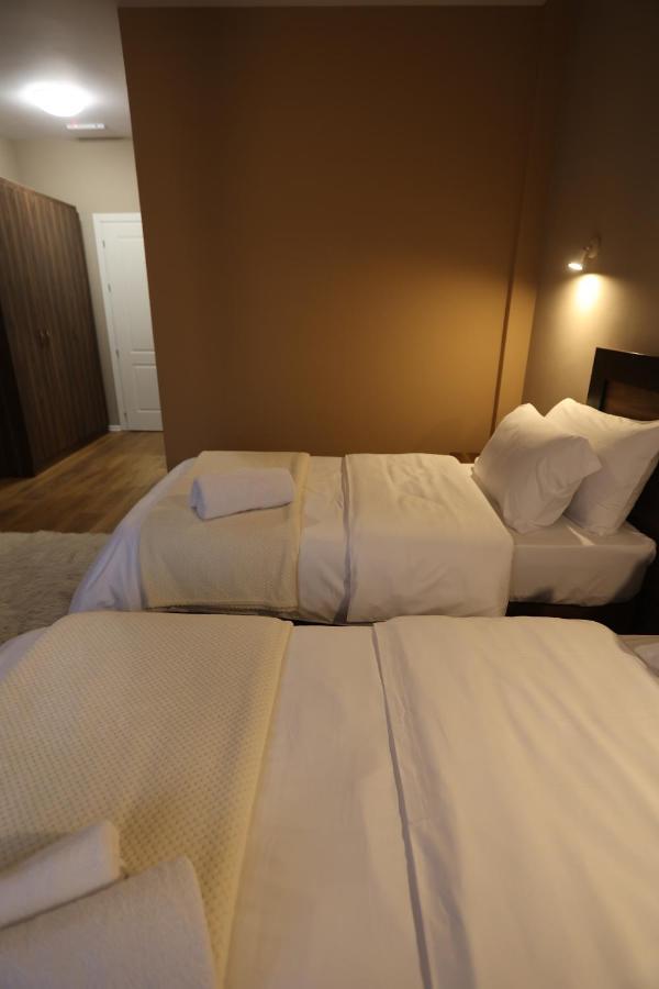 House Of Horses Shtepia E Kuajve Hotel Korce Exterior foto
